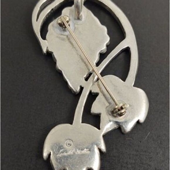 Lovell Designs Signed Grapes On The Vine Pewter Brooch. - Picture 4 of 5